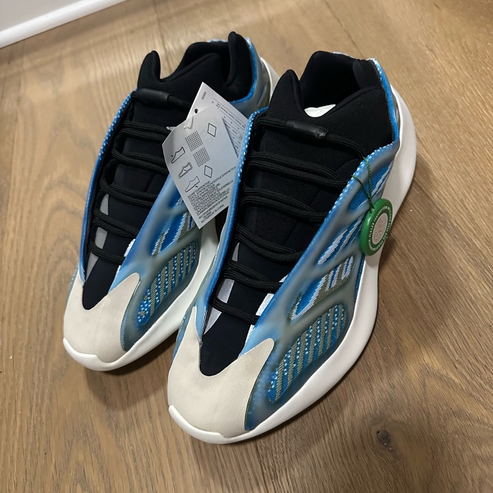 New deadstock Yeezy size 10 100% authentic
